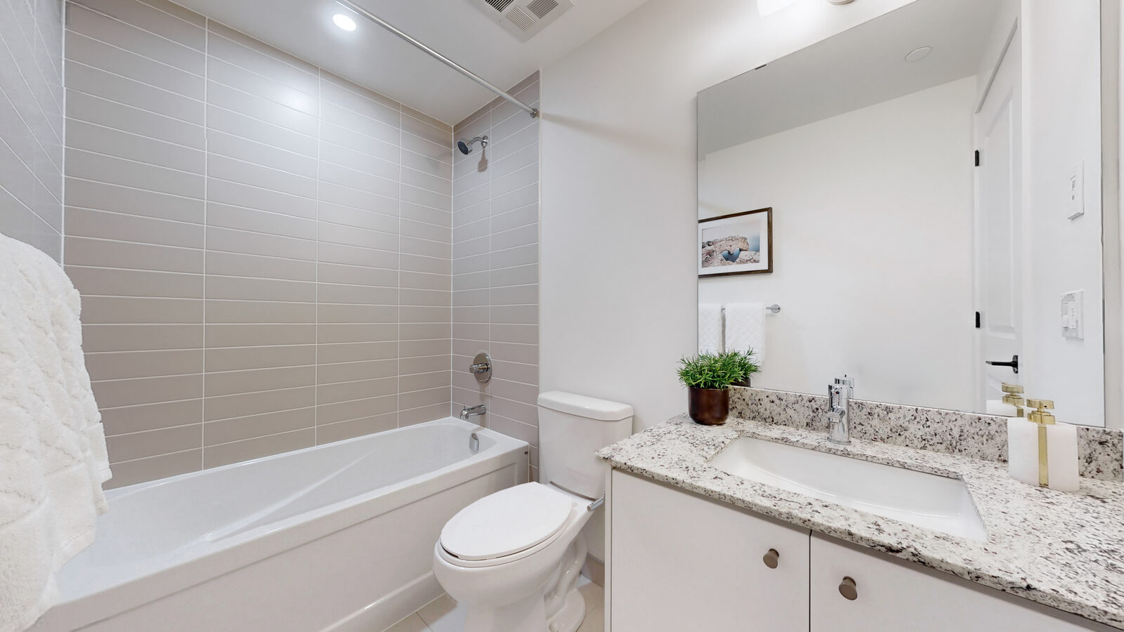 Modern four-piece bathroom
